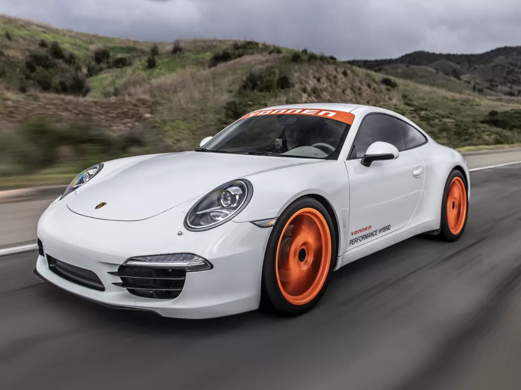 Tampilan mobil Porsche 911 Hybrid (photo/Porsche/Drew Phillips)