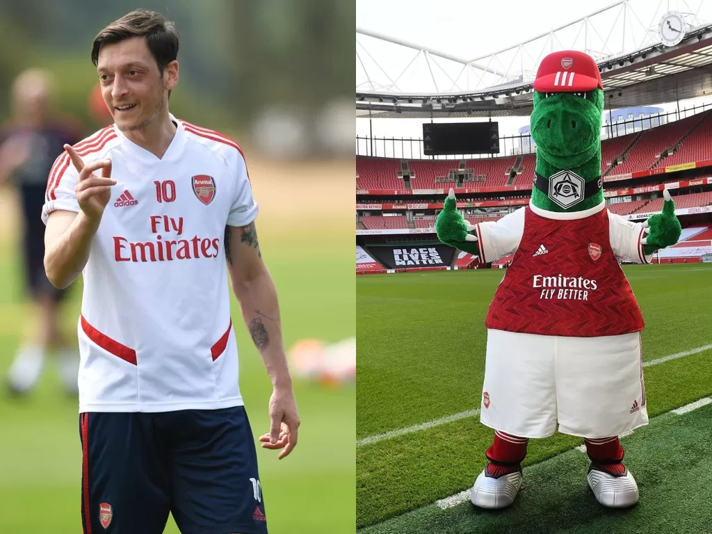 Mesut Ozil (kanan), Maskot Gunnersaurus (kiri). (photo/Instagram/@m10_official/officialgunnersaurus)