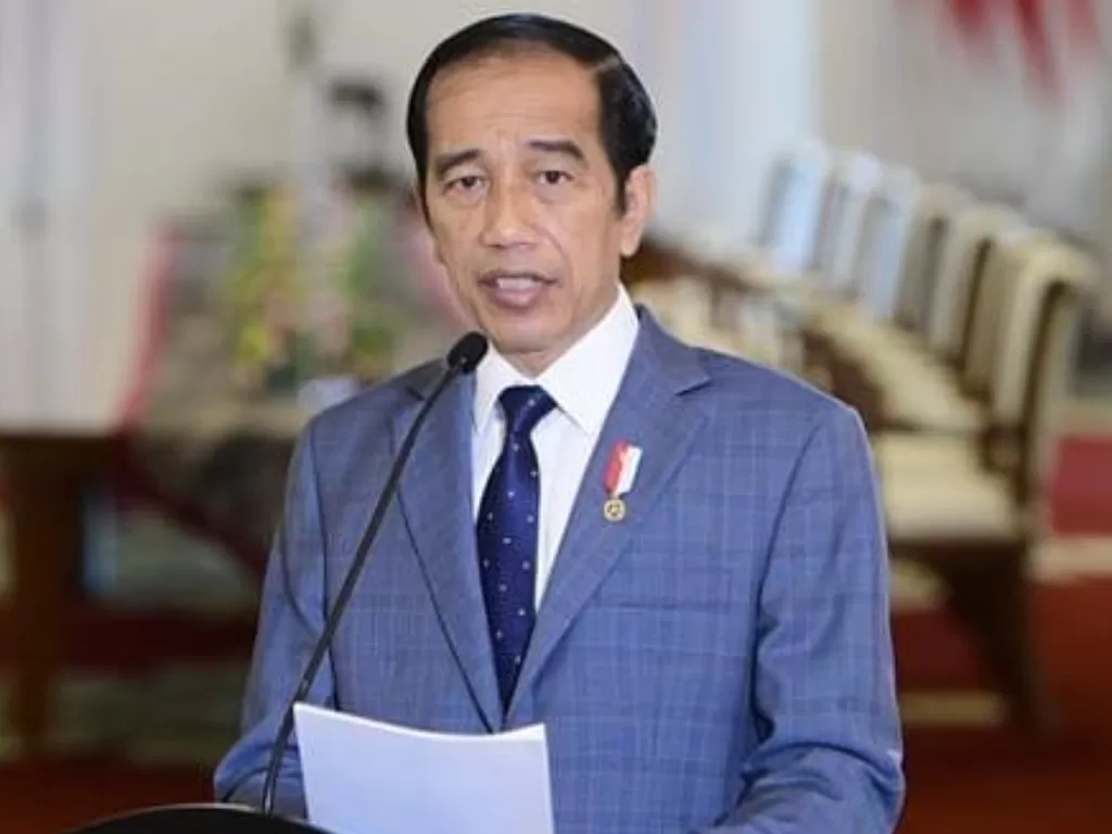 Presiden Jokowi saat umumkan nama penerima bintang jasa. (Instagram @Jokowi)