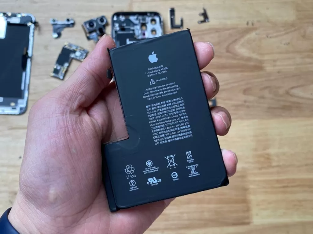 Tampilan baterai smartphone iPhone 12 Pro Max buatan Apple (photo/Weibo via. GSMArena)