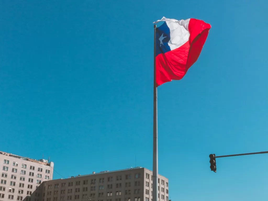 Ilustrasi bendera negara Chili. (Unsplash/@rodriguesallan)