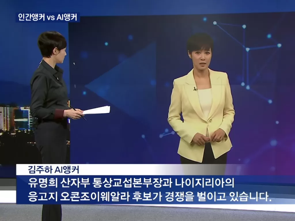 Pembawa acara Kim Ju-ha dan AI yang mirip dengan dirinya (photo/YouTube/MBN News)