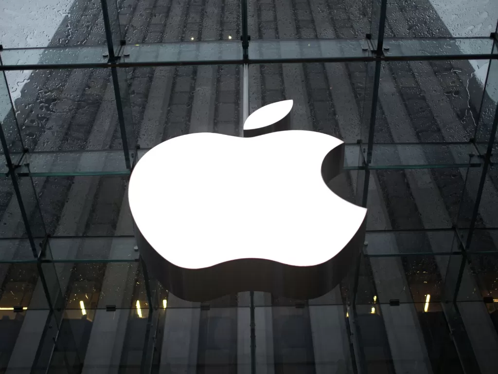 Logo Apple saat terlihat di Apple Store New York, Amerika Serikat (photo/REUTERS/Mike Segar)