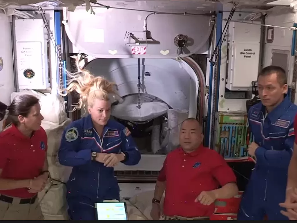 Astronaut Mike Hopkins, Victor Glover, Shannon Walker, dan Soichi Noguchi di ISS (photo/SpaceX)