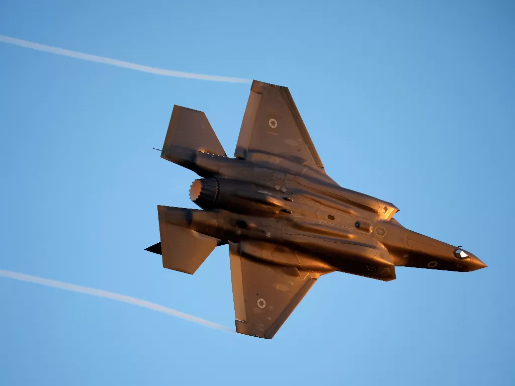 Salah satu pesawat tempur milik Israel. (REUTERS/Amir Cohen).