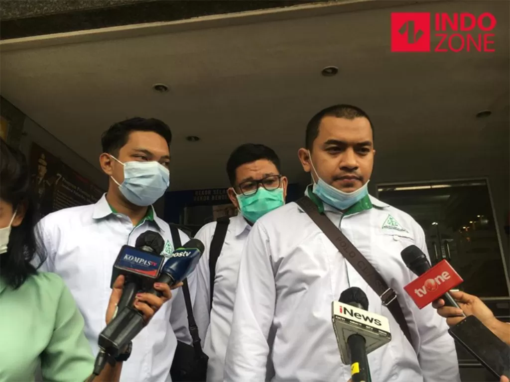 Tim Bantuan Hukum DPP FPI, Aziz Yanuar di Polda Metro Jaya. (INDOZONE/Samsudhuha Wildansyah).