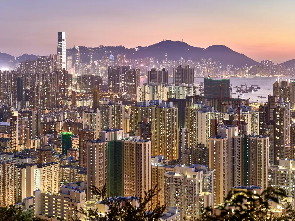 Ilustrasi Hong Kong, salah satu kota termahal di dunia. (Unsplash/@fcracer)