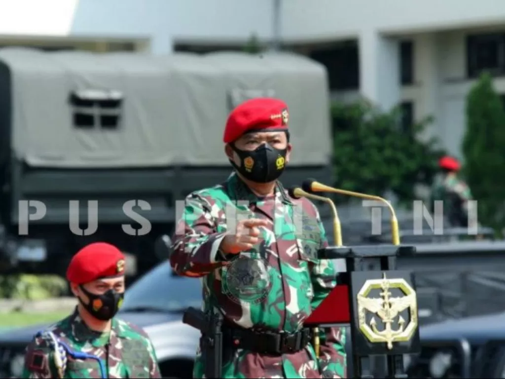 Panglima TNI Marsekal TNI Hadi Tjahjanto saat melakukan inspeksi mendadak ke Markas Komando Pasukan Khusus TNI AD Cijantung, Jakarta Timur, Kamis (19/11/2020). (ANTARA/HO/Puspen TNI)
