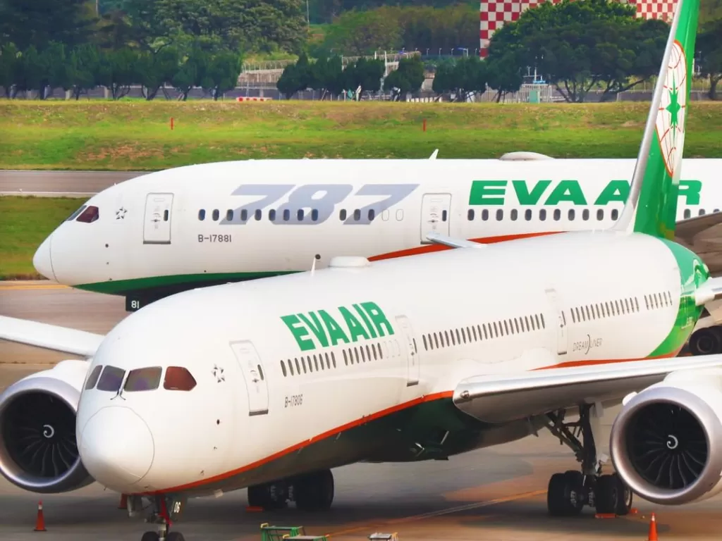 Ilustrasi pesawat EVA Airways Taiwan. (photo/Instagram/@evaairways)