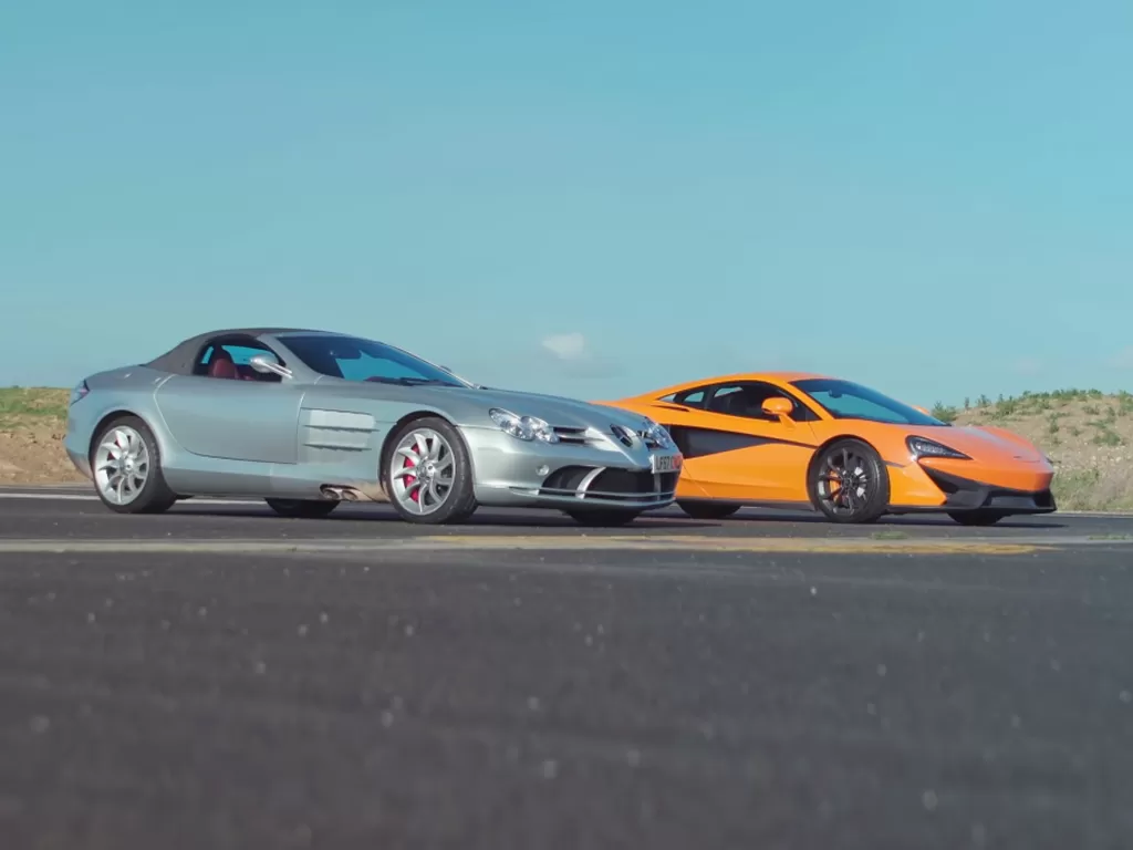 Mobil Mercedes-Benz SLR McLaren dan McLaren 540C (photo/YouTube/AutoTrader)