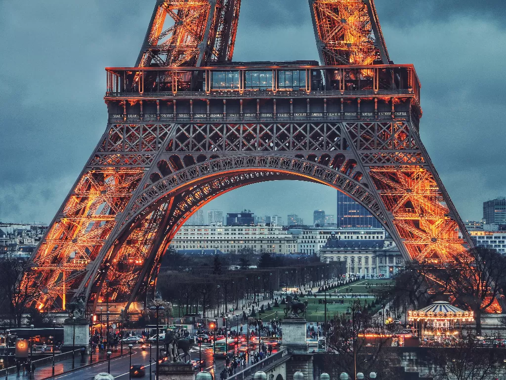 Potret suasana kota Paris. (Unsplash/@soroushkarimi)