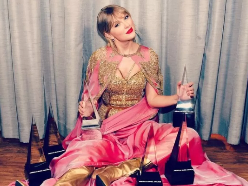 Taylor Swift menang penghargaan American Music Awards 2020. (Instagram/@taylorswift).