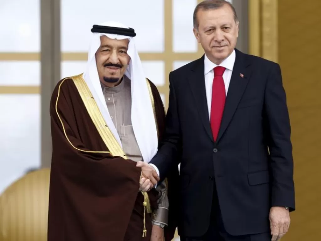 Raja Salman dari Arab Saudi dan Presiden Erdogan dari Turki (REUTERS/Umit Bektas)