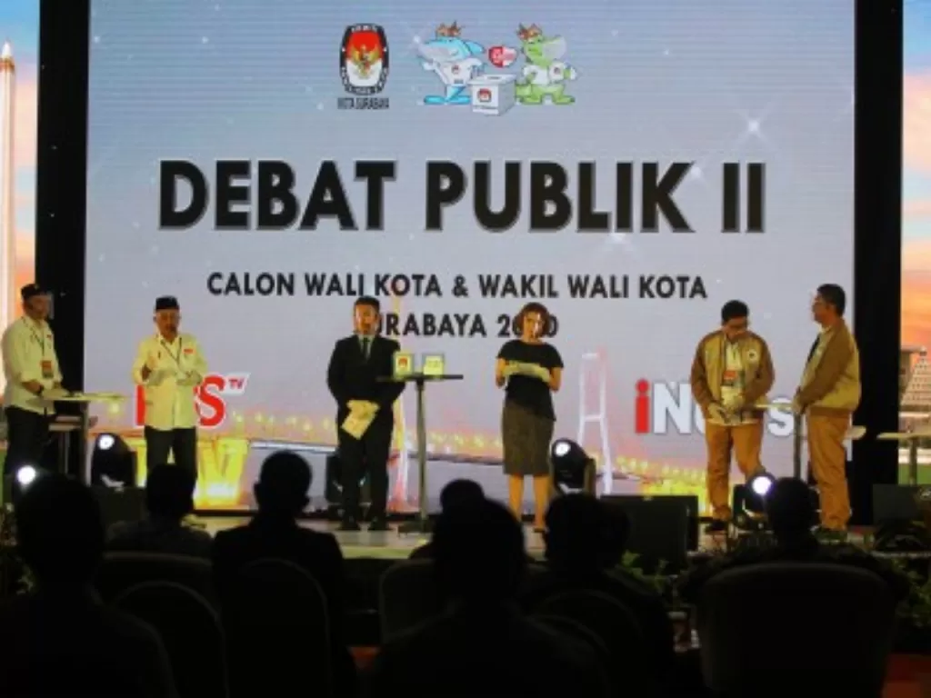  Debat Publik Pemilihan Kepala Daerah (Pilkada) Kota Surabaya di Surabaya, Jawa Timur, Rabu (18/11/2020). (ANTARA FOTO/Moch Asim)