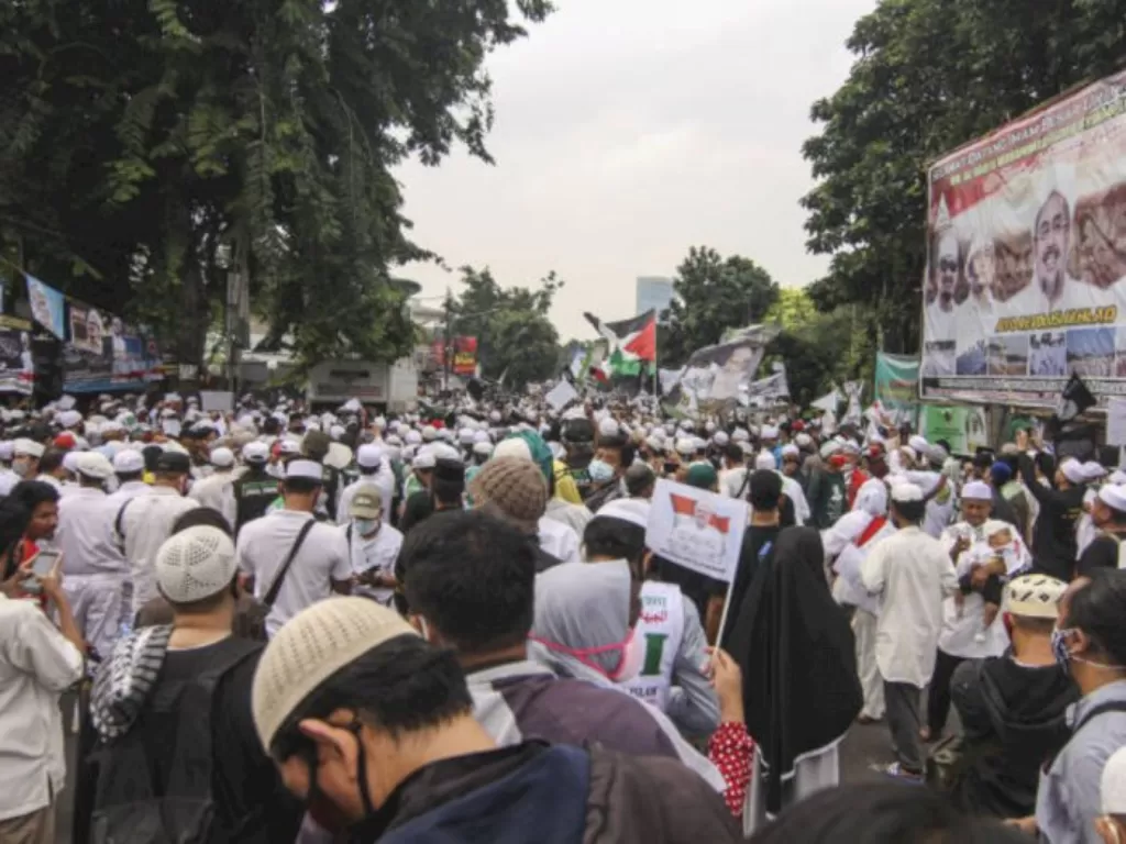 Suasana penyambutan Habib Rizieq Shihab di Markas Besar FPI. (ANTARA FOTO/Asprilla Dwi Adha)