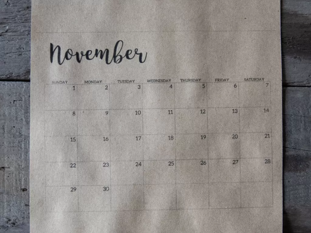 Ilustrasi bulan November. (Pexels/Gabby K)