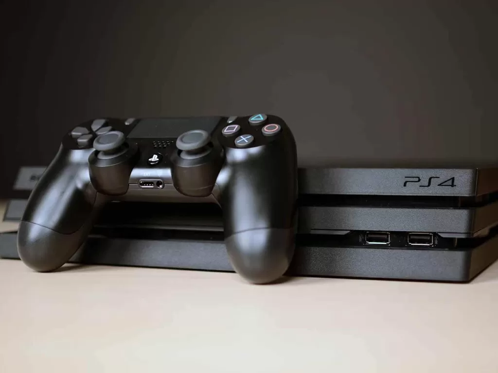PlayStation 4. (akket.com)