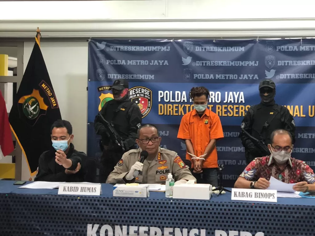 Konferensi pers kasus pembunuhan tukang bakso di Polda Metro Jaya, Jakarta, Jumat(27/11/2020). (INDOZONE/Samsudhuha Wildansyah)