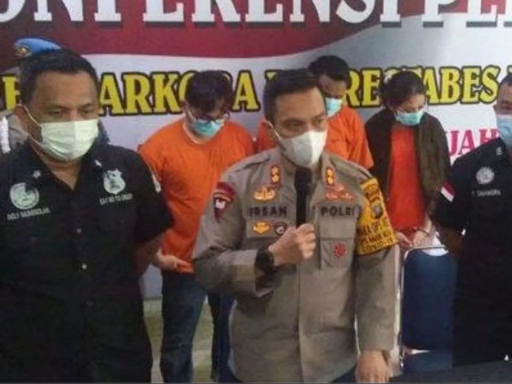Wakapolrestabes Medan AKBP Irsan Sinuhaji memaparkan kasus penyalahgunaan narkoba di Mapolrestabes Medan, Sabtu (28/11/2020) (Istimewa)