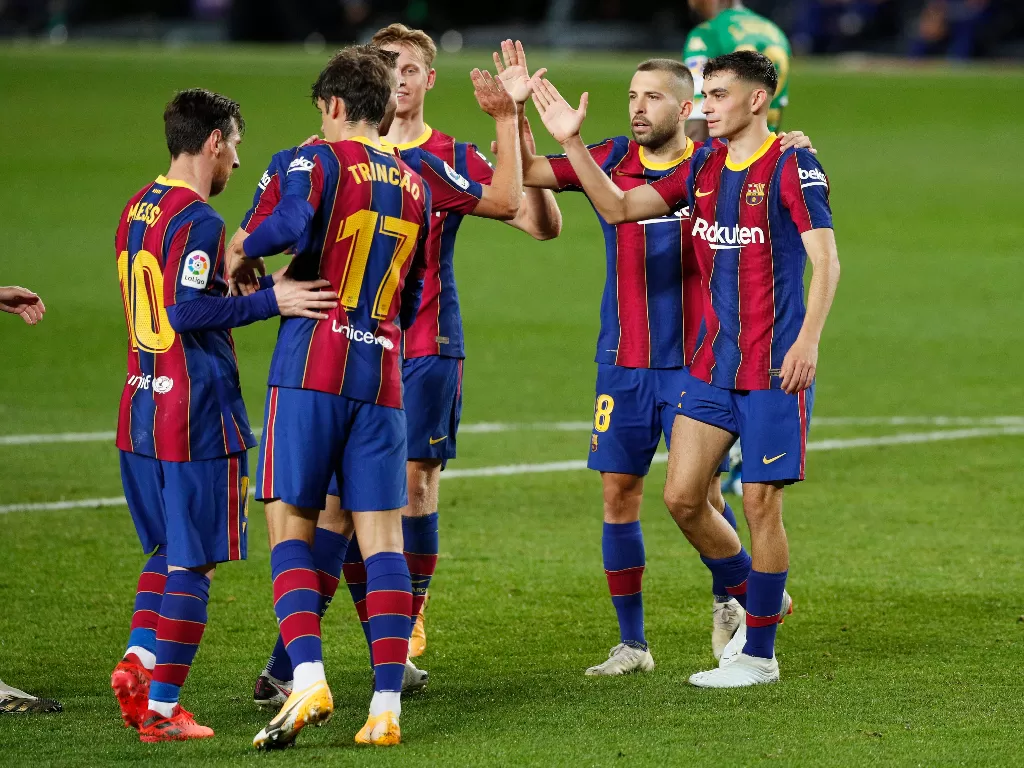Sejumlah pemain Barcelona. (REUTERS/ALBERT GEA)