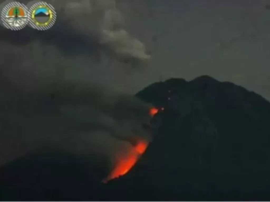 Gunung Semeru muntahkan lava pijar (ANTARA/ HO -Balai Besar TNBTS)
