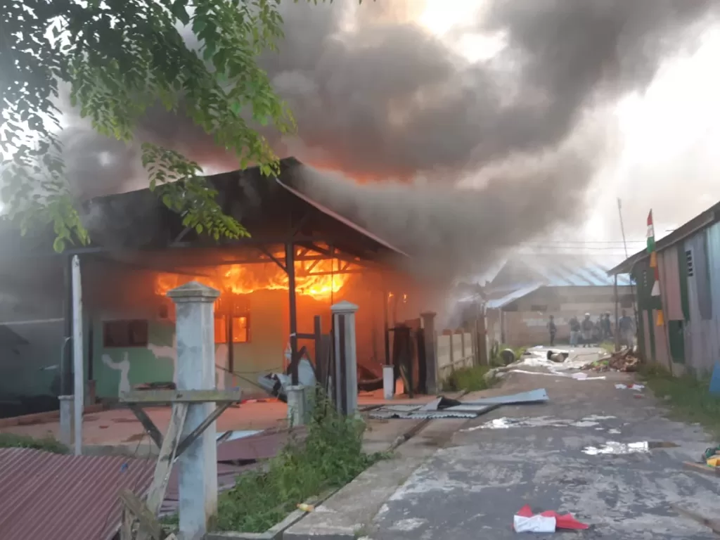 Rumah paslon di Papua dibakar sejumlah orang. (Dok. Humas Polda Papua).