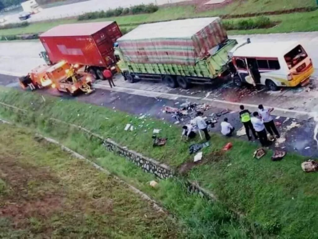 Kecelakaan di Tol Cipali yang menewaskan 10 orang. (Istimewa)