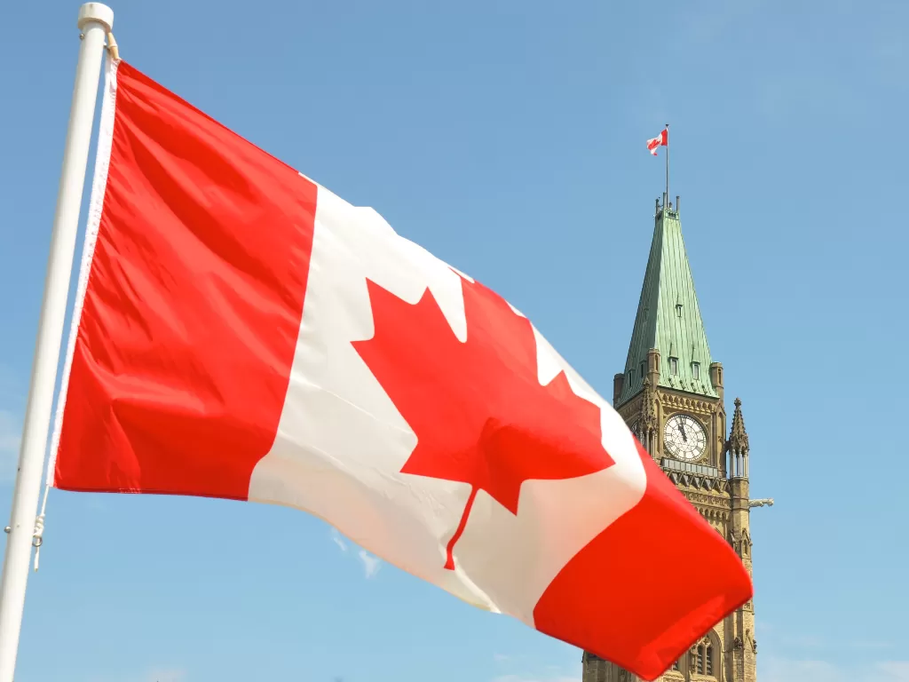 Bendera Kanada. (Unsplash/@jasonhafso)