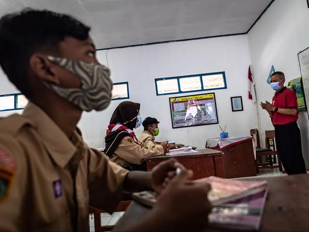 Ilustrasi pelaksanaan sekolah tatap muka dengan menerapkan protokol kesehatan. (Photo/ANTARA FOTO/Aji Styawan)
