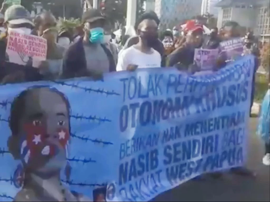 Aksi warga Papua di sisi barat Monas, Jakarta Pusat, Selasa, (1/12/2020)