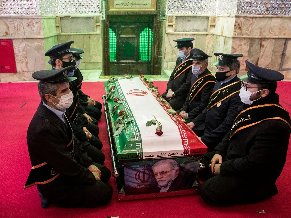 Jenazah ilmuwan nuklir Iran yang terbunuh. (REUTERS).