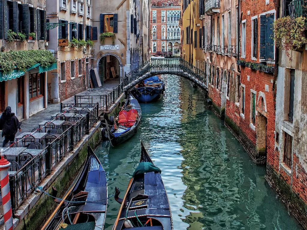 Potret suasana kota Venesia, Italia. (Unsplash/@ripato)