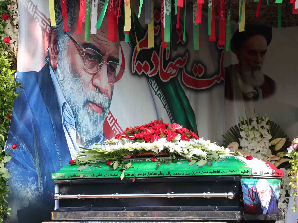 Pemakaman ilmuwan Iran Mohsen Fakhrizadeh. (Handout via REUTERS).