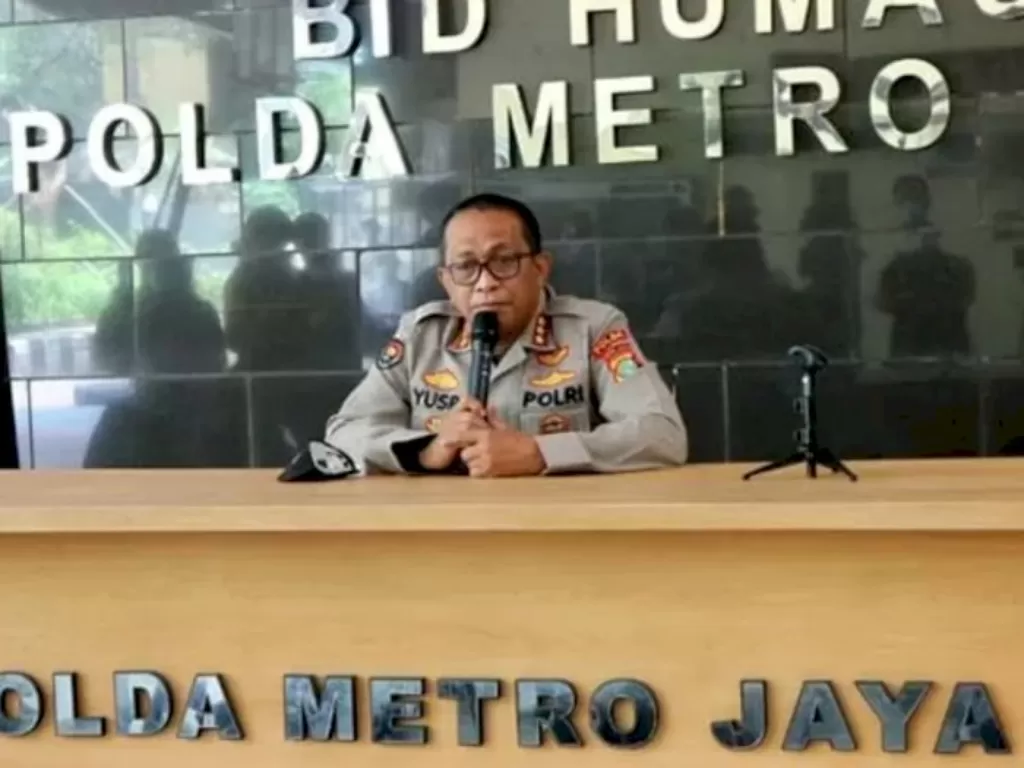 Kepala Bidang Humas Polda Metro Jaya Kombes Pol Yusri Yunus di berikan keterangan kepada wartawan dalam jumpa pers di Mako Polda Metro Jaya. (ANTARA/Fianda Sjofjan Rassat)