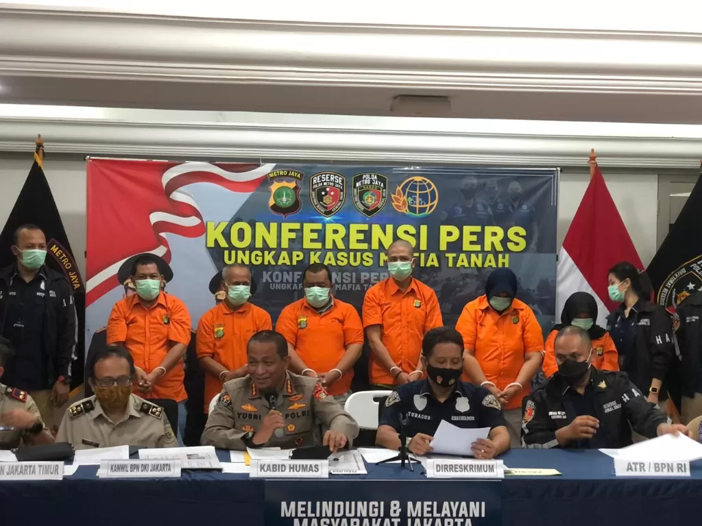 Konferensi pers kasus mafia tanah di Polda Metro Jaya, Jakarta, Kamis (3/12/2020). (INDOZONE/Samsudhuha Wildansyah)
