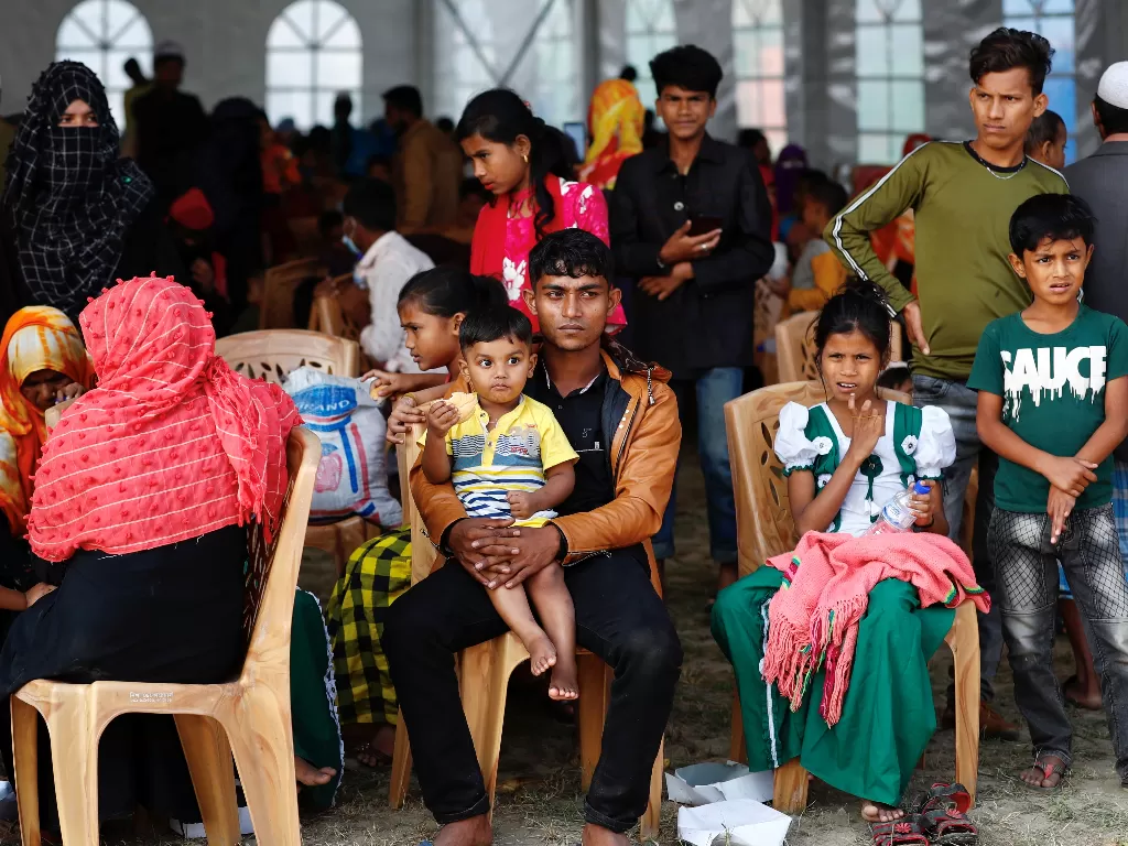ilustrasi para penghuni Rohingya yang dipaksa pindah ke pulau terpencil.  (REUTERS/Mohammad Ponir Hossain)