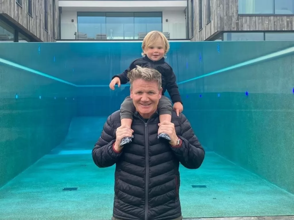 Gordon Ramsay dan putra bungsunya, Oscar. (Instagram/gordongram)