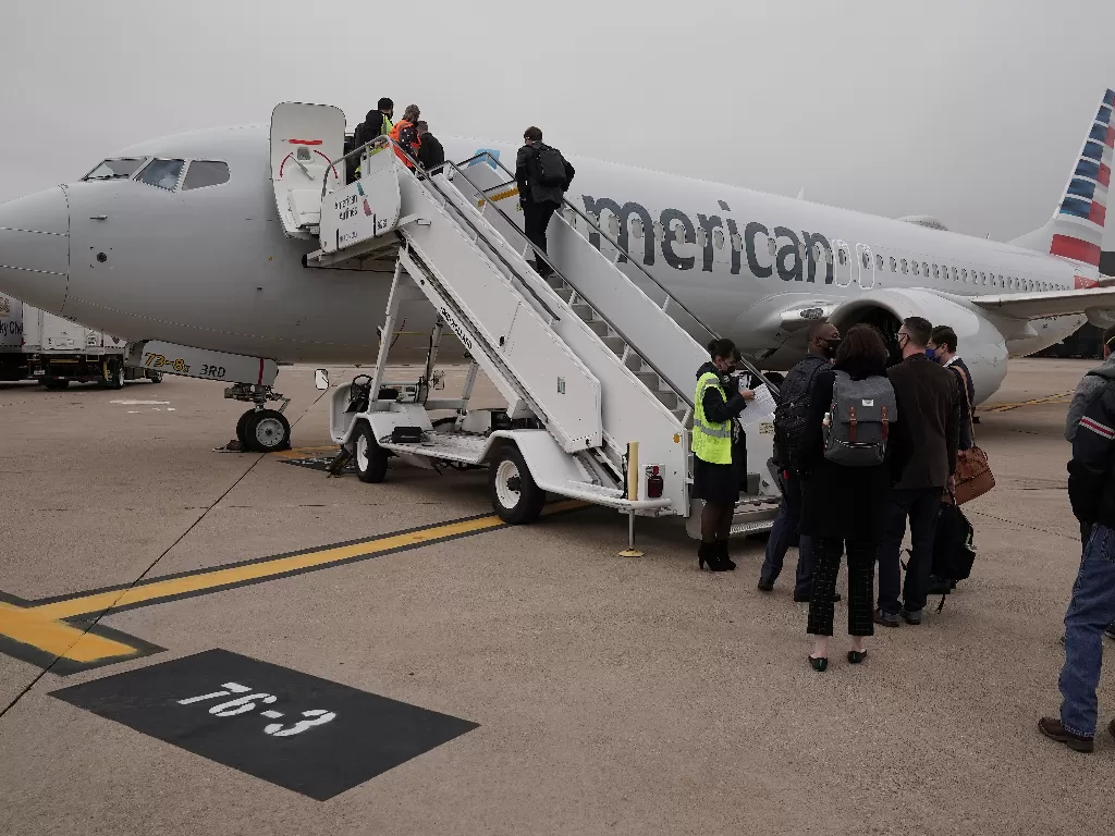 Penerbangan Boeing 737 Max pertama melalui American Airlines, Rabu (2/12/2020). (REUTERS/ CARLO ALLEGRI)
