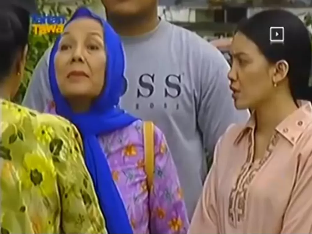 Tangkapan layar percakapn antara Emak, Onen dan Ibu dengan baju berwarna kuning bunga-bunga. (Twitter/outofcontextbjr)