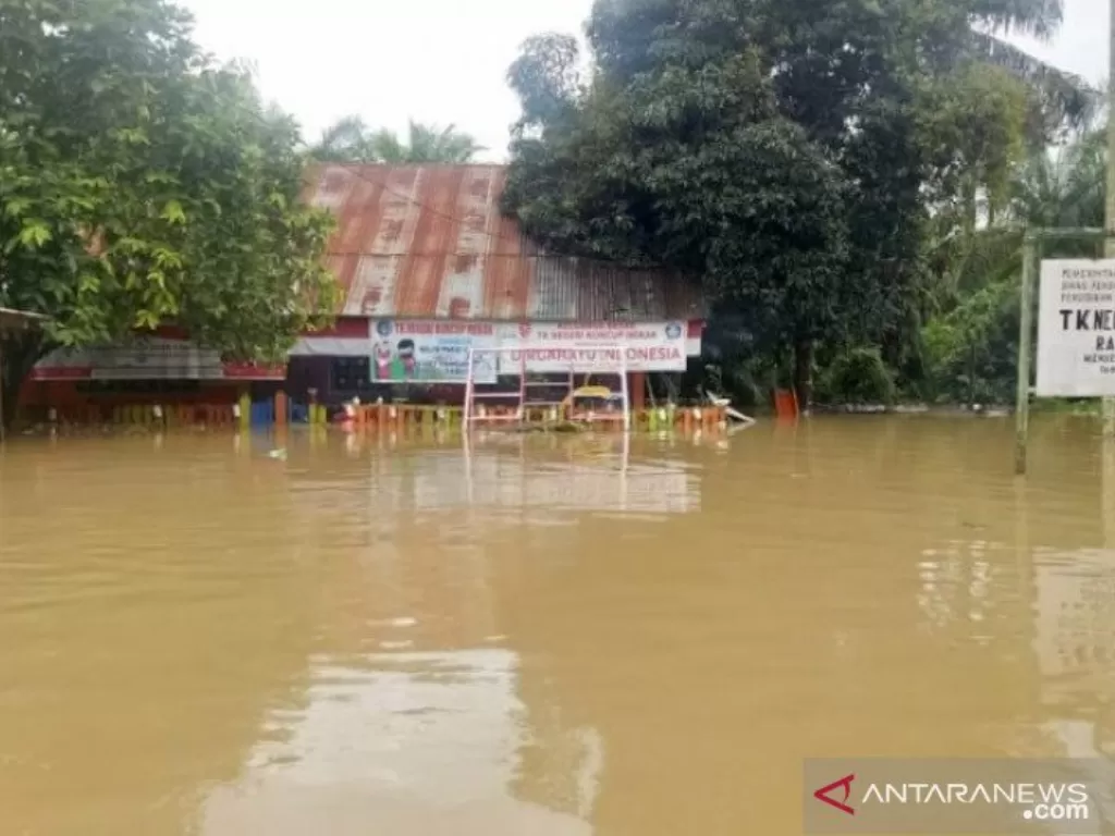 Dokumentasi - Salah satu sekolah Taman Kanak-kanak (TK) Negeri Kuncup Mekar yang karam akibat banjir di Ranto Pereulak, Kabupaten Aceh Timur, Senin (7/12/2020). (ANTARA/HO)