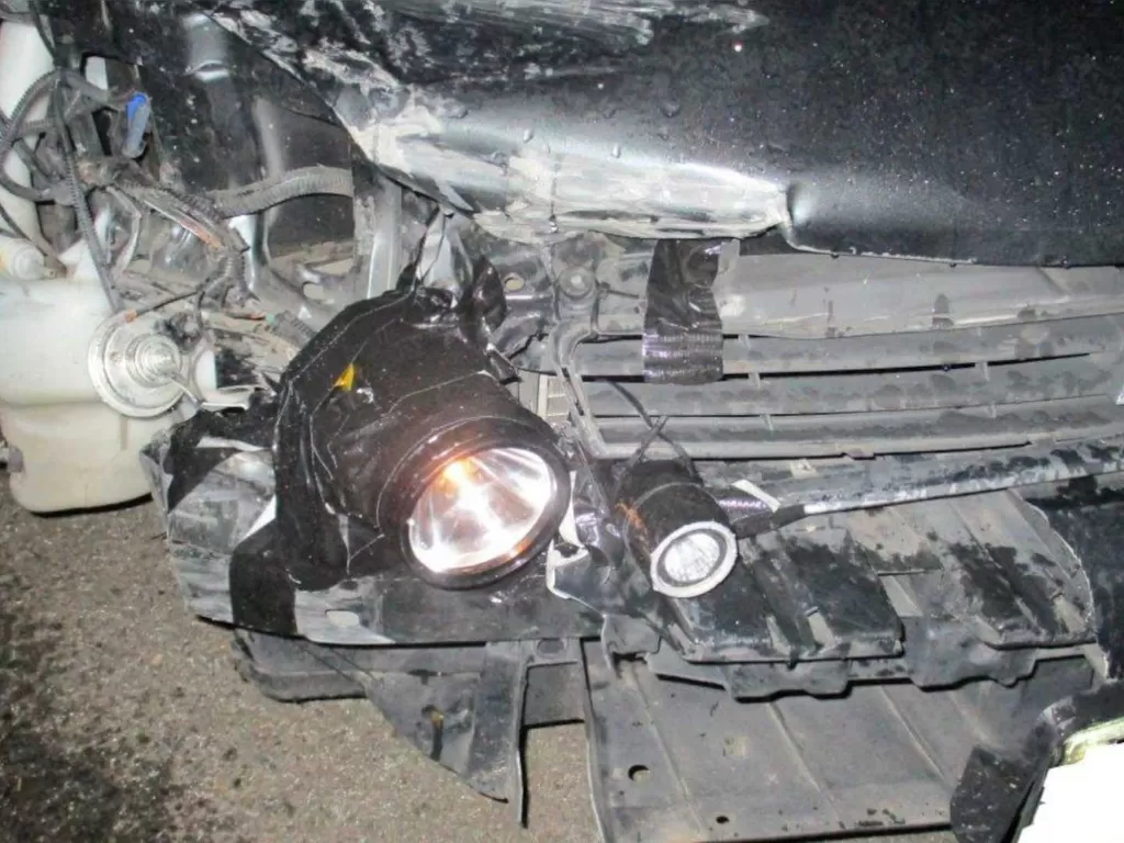 Mobil Chevrolet Impala dengan lampu depan dari senter (photo/Twitter/@wspd2pio)