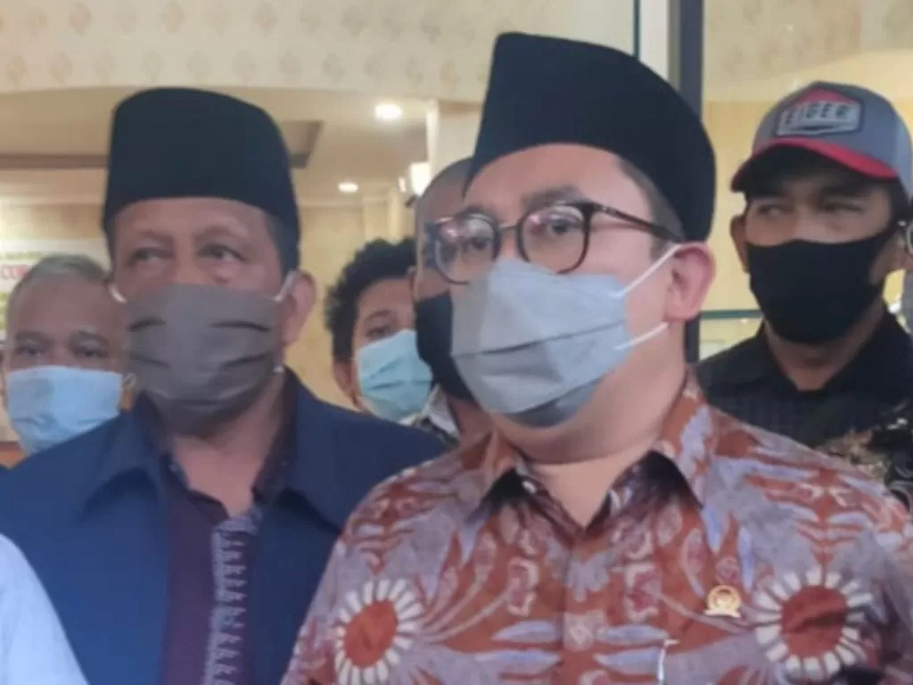 Politisi Partai Gerindra Fadli Zon saat memberikan keterangan kepada wartawan di Rumah Sakit Polri, Kramat Jati, Jakarta Timur, Selasa (8/12/2020). (ANTARA/Andi Firdaus)