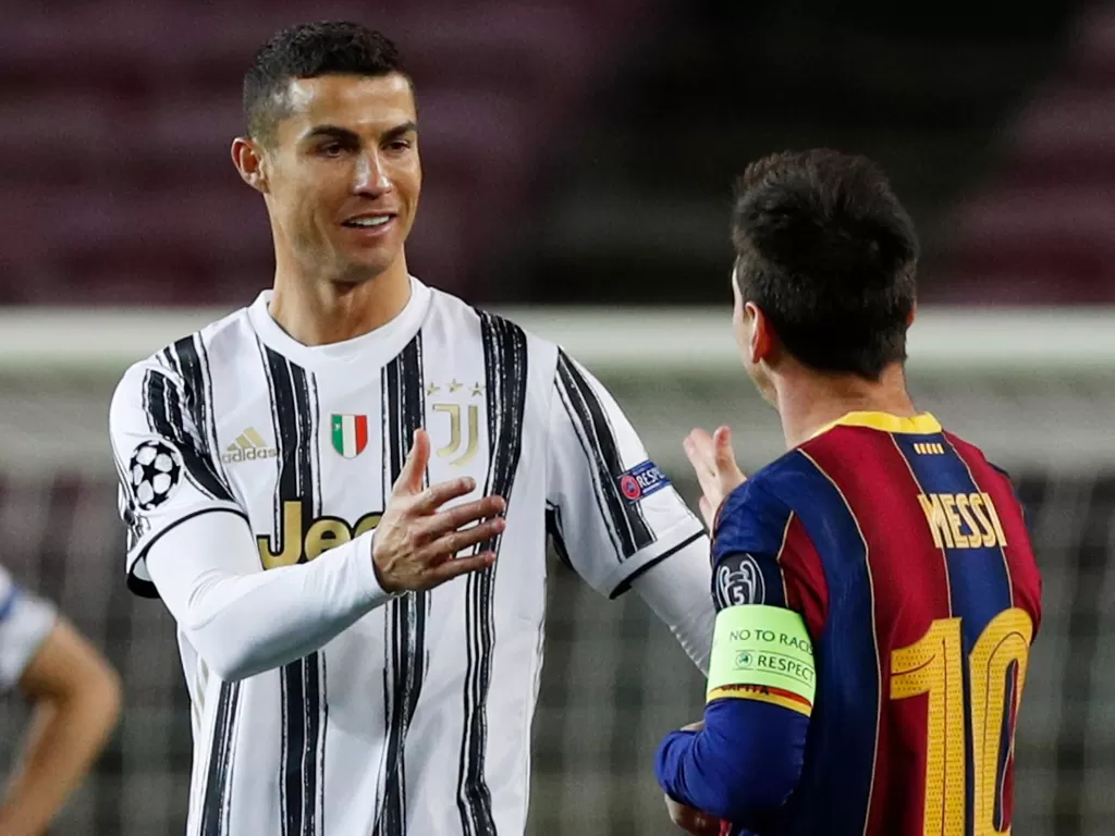 Cristiano Ronaldo dan Lionel Messi di laga Barcelona vs Juventus, Rabu (9/1/2/2020) din hari WIB. (REUTERS/ALBERT GEA)