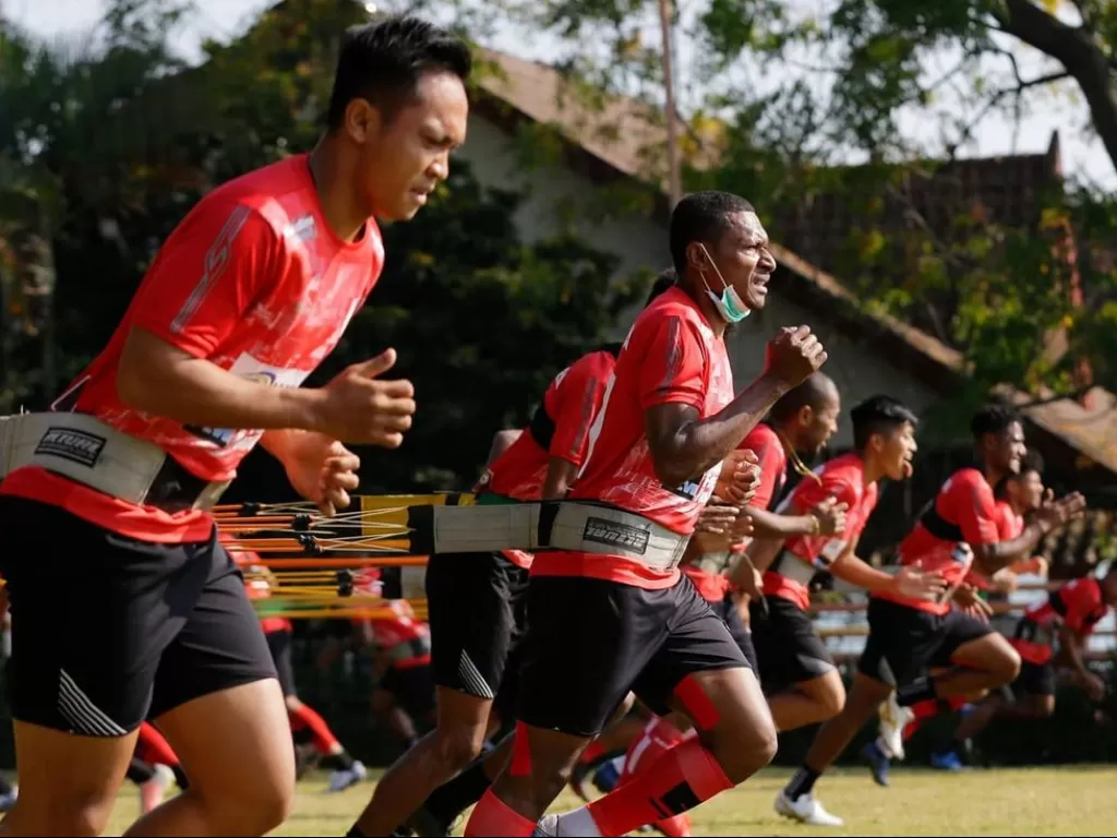 Para pemain Persipura sedang berlatih. (Instagram/@persipurapapua1963)