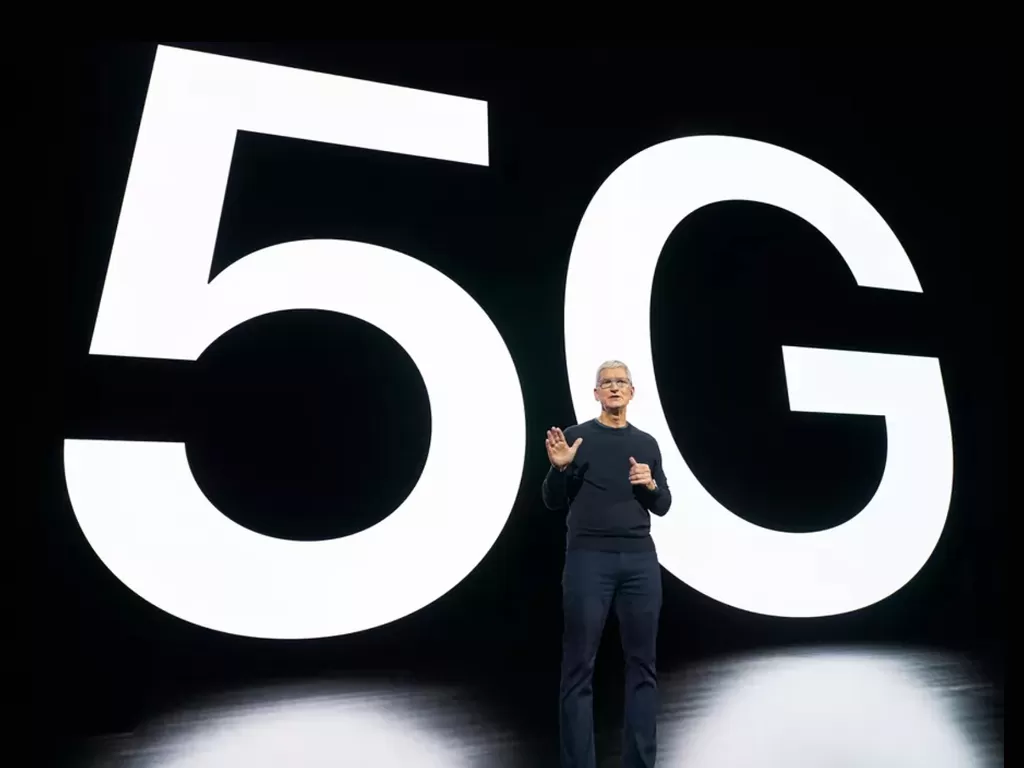CEO Apple, Tim Cook saat menjelaskan teknologi 5G di produk barunya (photo/Dok. Apple)