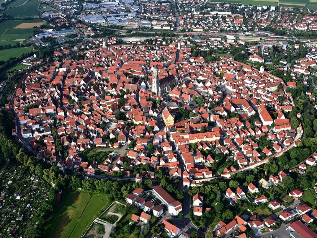 Kota di Jerman dalam kawah meteorit. (wikidata.org)