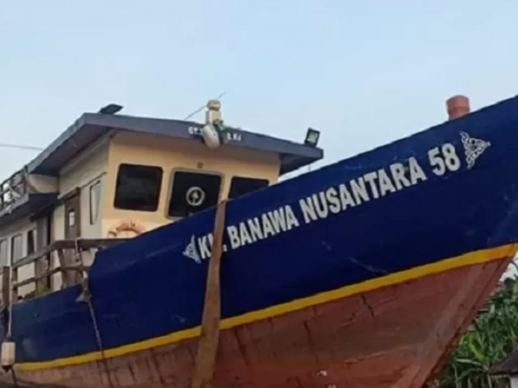 Kapal Wisata KM Banawa Nusantara 58 yang terbalik di danau PLTA Koto Panjang (Foto: Antara)