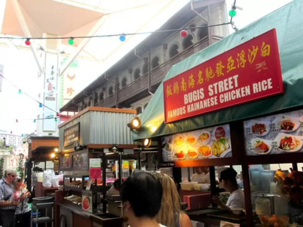 Potret suasana Chinatown, salah satu pusat stret food di Singapura. (tripadvisor.co.uk)