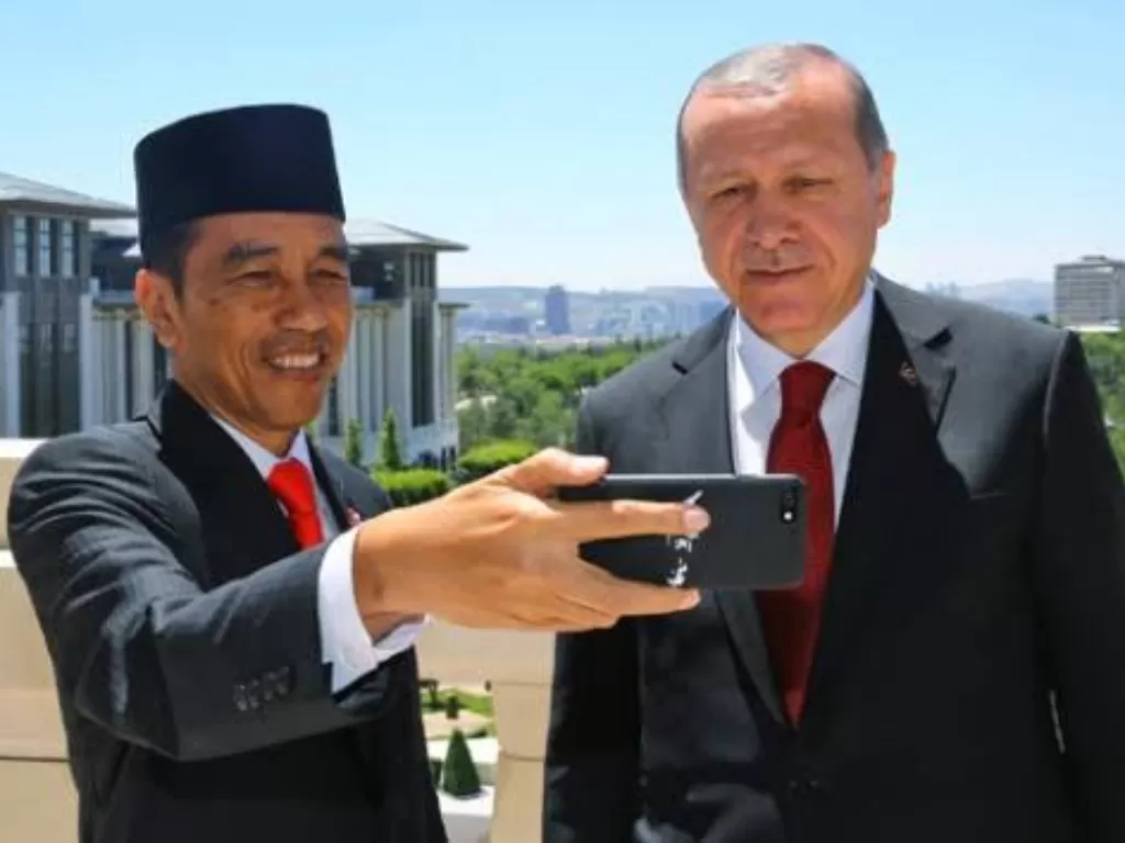 Presiden Jokowi saat berfoto bersama dengan Presiden Erdogan pada tahun 2018. (Dok. Setkab)