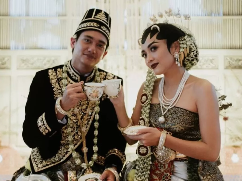 Adipati Dolken dan Canti Tachril menikah. (Instagram/@lambe_turah)